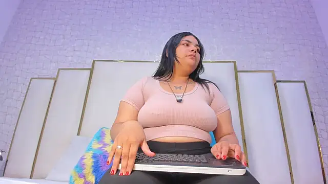 Mia and lexy online show from December 23, 2025, 3:39 am