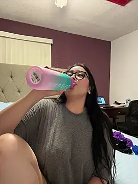 MyHoneyFrida online show from November 28, 2025, 5:07 am