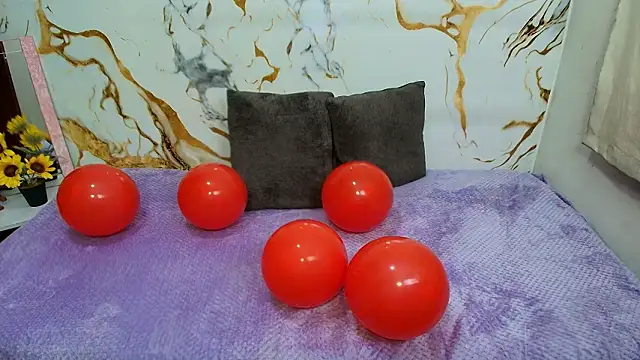 Snapshot of EmilyCoy_ chatting on February 15, 2026, 3:29 am EmilyCoy online show from February 15, 2026, 3:29 am