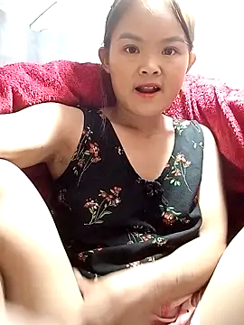 xinhxinhcute online show from November 12, 2025, 3:32 am