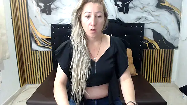 swetchrystal online show from October 8, 2025, 2:07 pm