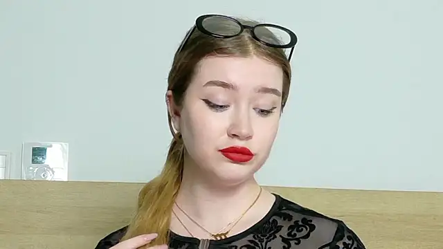 Snapshot of Rebecca_Lace chatting on September 15, 2025, 1:33 pm Rebecca Lace online show from September 15, 2025, 1:33 pm