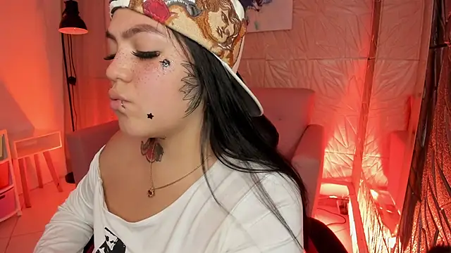 MAGIC TESSA online show from September 26, 2025, 7:54 pm