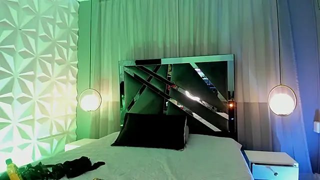 MAGIC TESSA online show from December 4, 2025, 7:57 pm