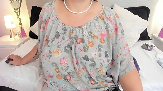 Angel Velvet online show from March 11, 2026, 5:07 pm