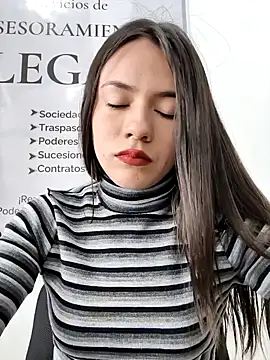 CHARLOTTE  05 online show from November 3, 2025, 1:58 pm