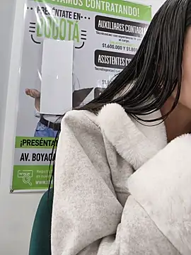 CHARLOTTE  05 online show from December 4, 2025, 12:04 pm