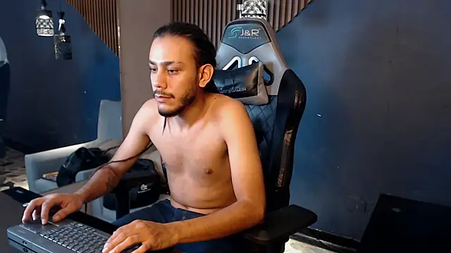 Snapshot of Boss_Domiinator chatting on September 12, 2025, 4:01 am Boss Domiinator online show from September 12, 2025, 4:01 am