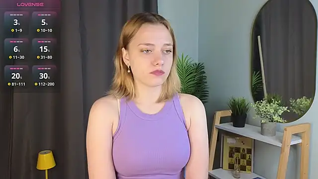 HollieCollelo online show from October 15, 2025, 3:05 am