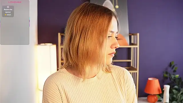 HollieCollelo online show from September 13, 2025, 3:06 am