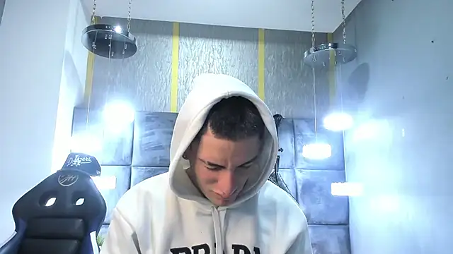 HunterHeat  online show from March 19, 2026, 12:05 pm