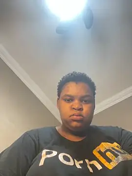 Snapshot of MamoM24 chatting on September 28, 2025, 10:33 am MamoM24 online show from September 28, 2025, 10:33 am