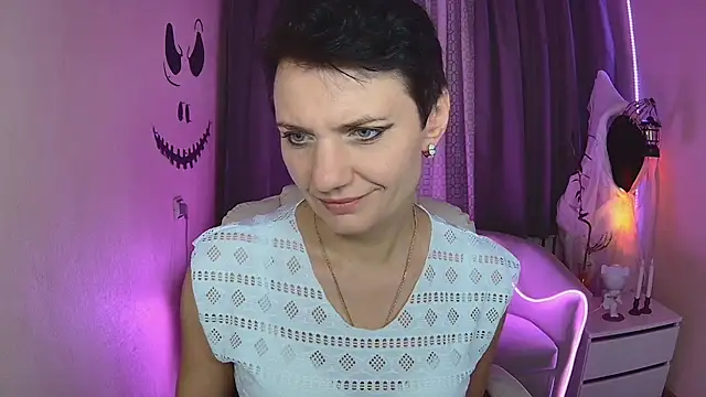 AvaSaturnian online show from October 26, 2025, 1:33 pm