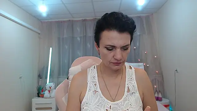 AvaSaturnian online show from November 14, 2025, 1:26 pm