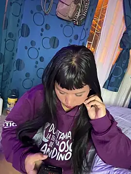 Snapshot of Michluxe_69 chatting on February 11, 2026, 1:27 am Michluxe 69 online show from February 11, 2026, 1:27 am