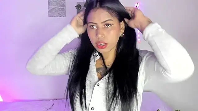 Snapshot of Michluxe_69 chatting on October 8, 2025, 4:47 am Michluxe 69 online show from October 8, 2025, 4:47 am