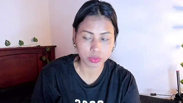 Snapshot of Michluxe_69 chatting on September 24, 2025, 2:29 am Michluxe 69 online show from September 24, 2025, 2:29 am