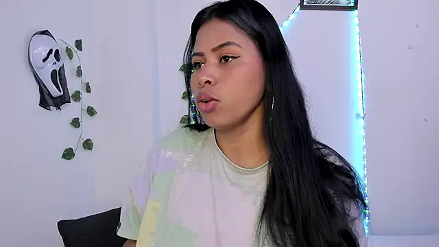 Snapshot of Michluxe_69 chatting on November 18, 2025, 12:41 pm Michluxe 69 online show from November 18, 2025, 12:41 pm