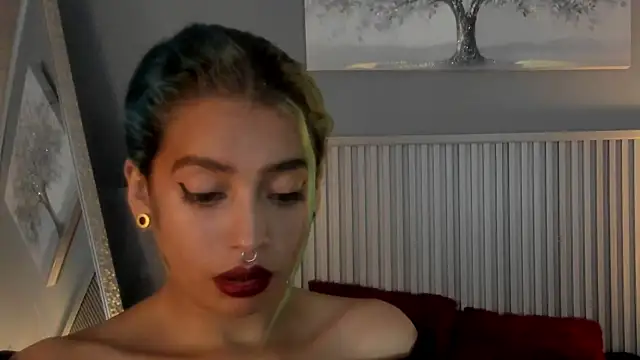 Snapshot of Cristal_r4ven chatting on October 13, 2025, 7:04 pm Cristal r4ven online show from October 13, 2025, 7:04 pm