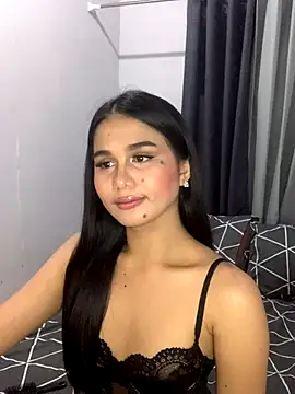 AngelHille online show from October 5, 2025, 3:58 pm