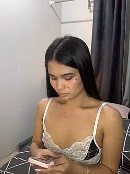 AngelHille online show from December 19, 2025, 12:14 am