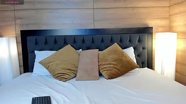 Roseaurora online show from March 7, 2026, 12:21 pm