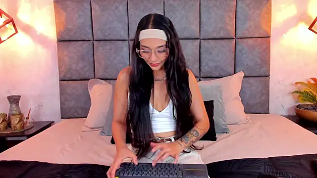 Roseaurora online show from May 14, 2026, 10:34 am