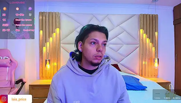 Snapshot of Laia_and_Damian chatting on October 13, 2025, 1:02 pm Laia and Damian online show from October 13, 2025, 1:02 pm