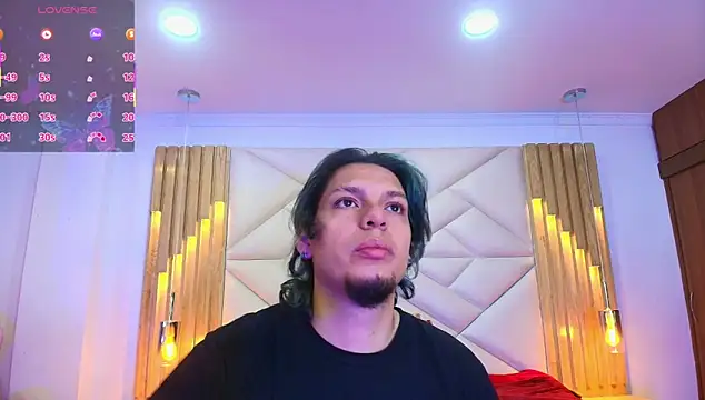 Snapshot of Laia_and_Damian chatting on October 15, 2025, 7:33 pm Laia and Damian online show from October 15, 2025, 7:33 pm