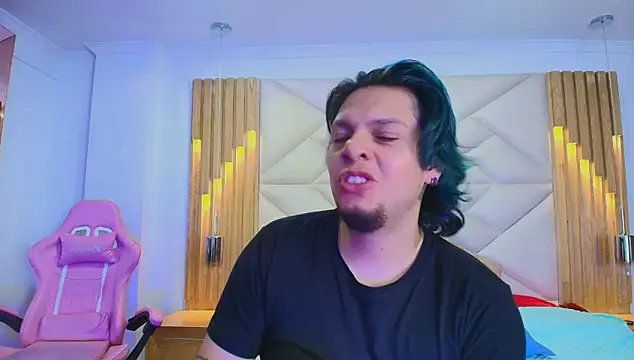 Snapshot of Laia_and_Damian chatting on October 9, 2025, 7:47 pm Laia and Damian online show from October 9, 2025, 7:47 pm