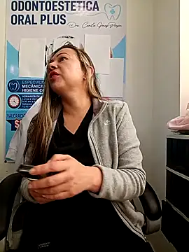 Snapshot of Madisson-04_ chatting on February 3, 2026, 1:27 pm Madisson-04 online show from February 3, 2026, 1:27 pm