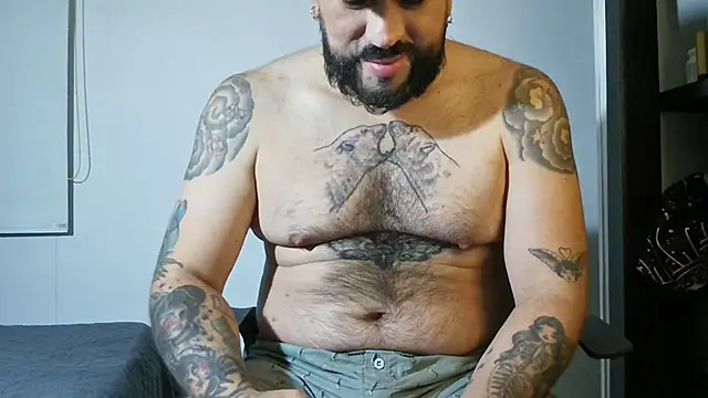 Snapshot of DaddyBear__ chatting on September 16, 2025, 12:44 am DaddyBear online show from September 16, 2025, 12:44 am