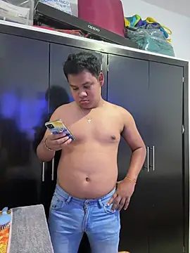 Snapshot of Danimiles chatting on February 19, 2026, 5:37 am Danimiles online show from February 19, 2026, 5:37 am