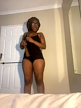 Moonzy77 online show from September 29, 2025, 2:34 pm