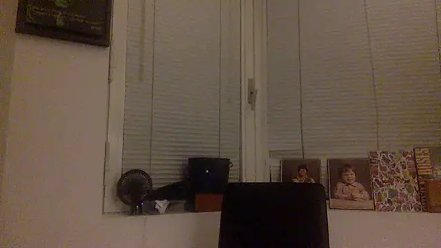 edger4lif3 online show from October 14, 2025, 3:29 am