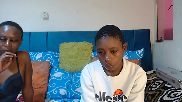 SweetSlenderChoc online show from April 18, 2026, 7:58 pm