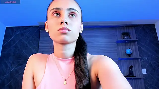 sofiapalacioss online show from November 14, 2025, 7:28 pm