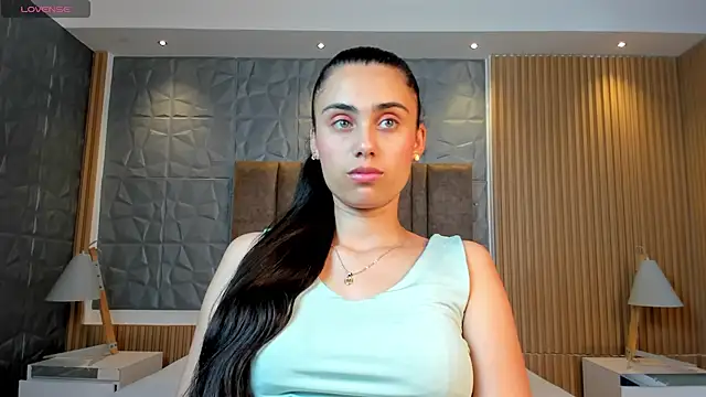 sofiapalacioss online show from December 19, 2025, 7:38 pm