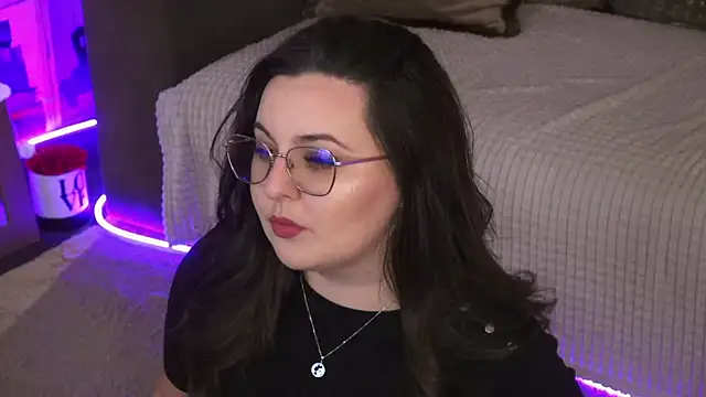 Mia Swano online show from April 14, 2026, 1:43 am