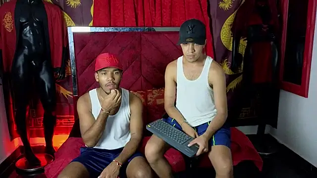 Snapshot of Venezuelan_threesome chatting on September 11, 2025, 11:49 pm Venezuelan threesome online show from September 11, 2025, 11:49 pm