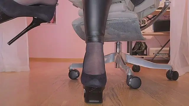 Snapshot of Jolie_Orchid chatting on February 18, 2026, 12:23 pm Jolie Orchid online show from February 18, 2026, 12:23 pm