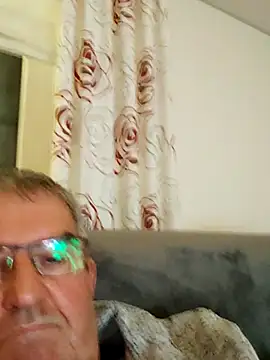 Snapshot of Oldmenhot66 chatting on November 5, 2025, 6:33 pm Oldmenhot66 online show from November 5, 2025, 6:33 pm