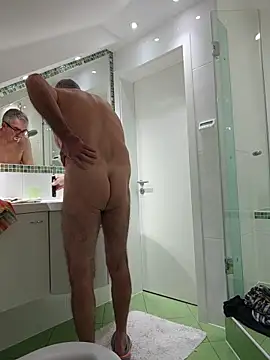 Snapshot of Oldmenhot66 chatting on November 23, 2025, 5:28 am Oldmenhot66 online show from November 23, 2025, 5:28 am