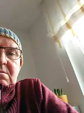 Oldmenhot66 online show from February 15, 2026, 1:32 pm