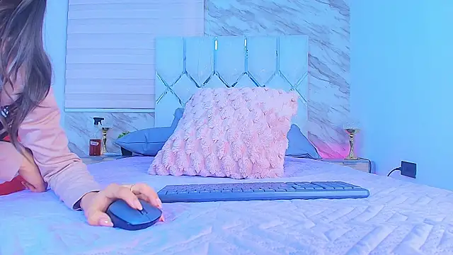 collet 1 online show from November 19, 2025, 11:54 am