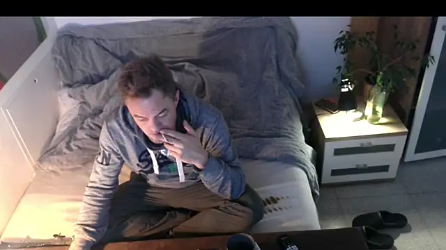 Snapshot of EdelHolz91 chatting on November 21, 2025, 1:10 pm EdelHolz91 online show from November 21, 2025, 1:10 pm