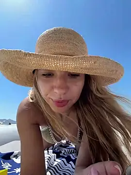 Snapshot of ItalianGirl chatting on June 21, 2026, 12:33 pm ItalianGirl online show from June 21, 2026, 12:33 pm