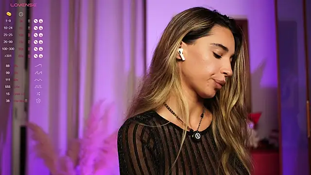 ItalianGirl online show from September 17, 2025, 6:54 pm