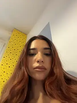 ItalianGirl online show from November 22, 2025, 2:27 pm