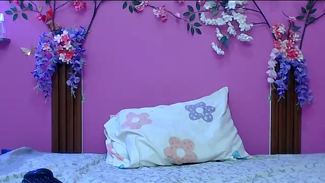 skinnysofia18 online show from December 22, 2025, 1:44 pm